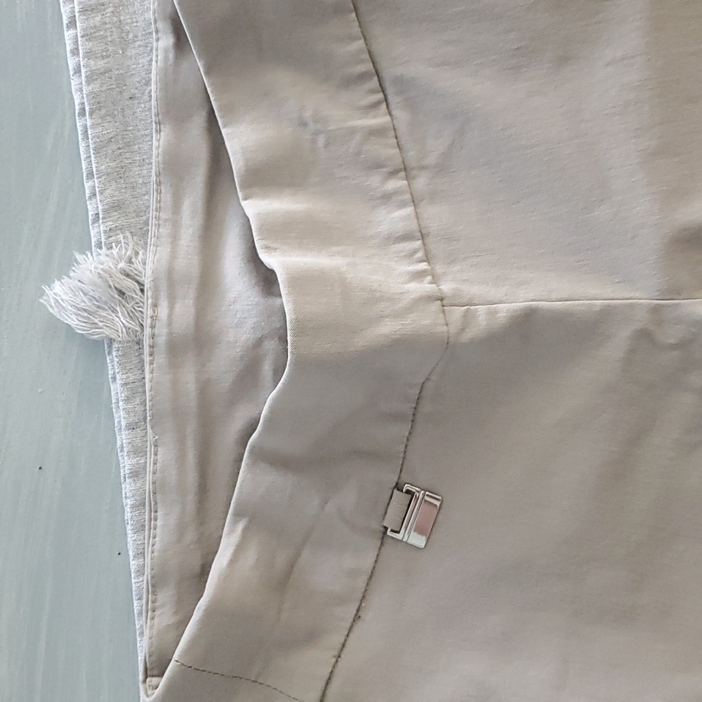 Alfani Women's Size 2 Petite. Capri pants with stretch - Picture 7 of 7